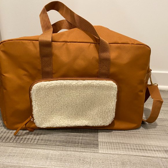 NWT DSW Exclusive Camuto Weekender Bag with removable faux shearling clutch - Picture 2 of 7